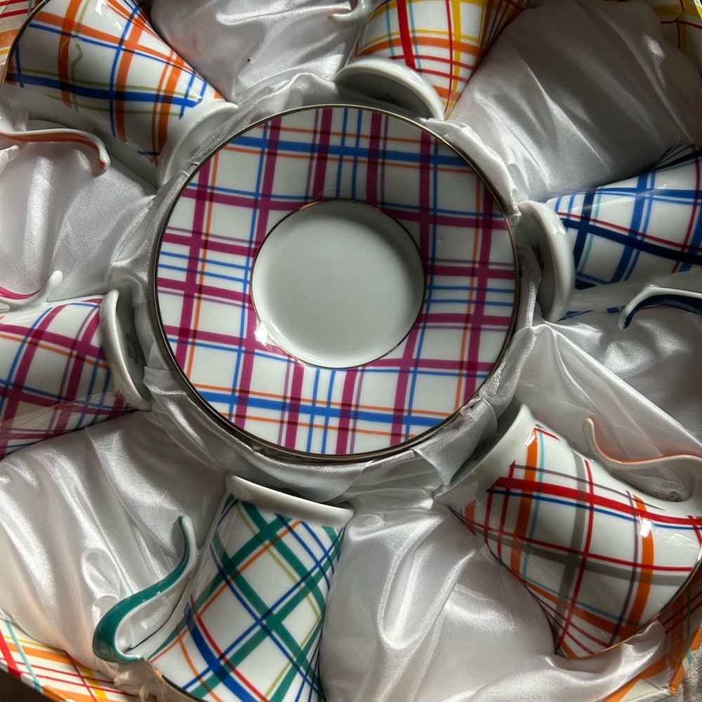 Plaid Multicolor Tea Set - Picture 3 of 5